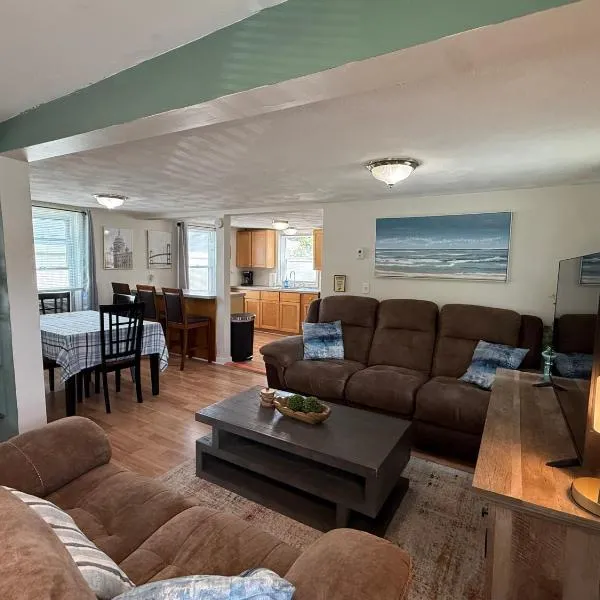 Oakland Beach Cottage - Sleeps up to 4，位于沃里克的酒店