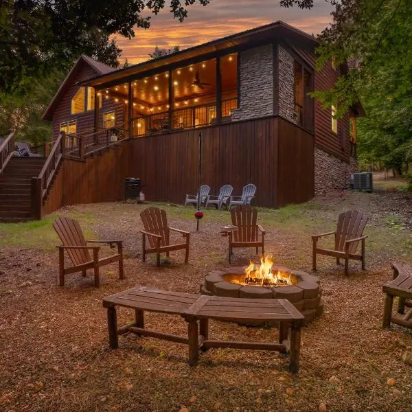 Twilight Pines - Dreamy Cabin w Hot Tub & optional Kids Loft,位于布罗肯鲍的酒店