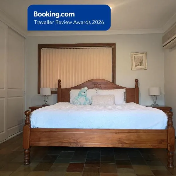 Baulkham Hills Deluxe King Room with Ensuite, Private Access & Air Con，位于保尔罕希尔斯的酒店