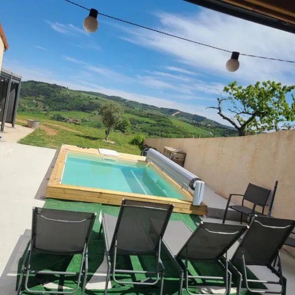 Le QG chez Flo et David,位于Saint-Julien-Molin-Molette的酒店