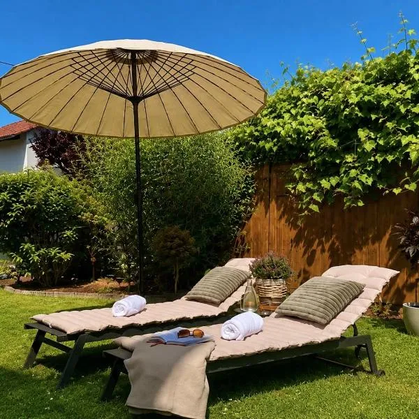 Ferienwohnung SaarPolygonblick, Gartenoase mit Terrasse，位于Ensdorf的酒店
