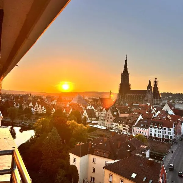 Centrally located 1 room apartment in Ulm with Ulmer Münster view，位于新乌尔姆的酒店