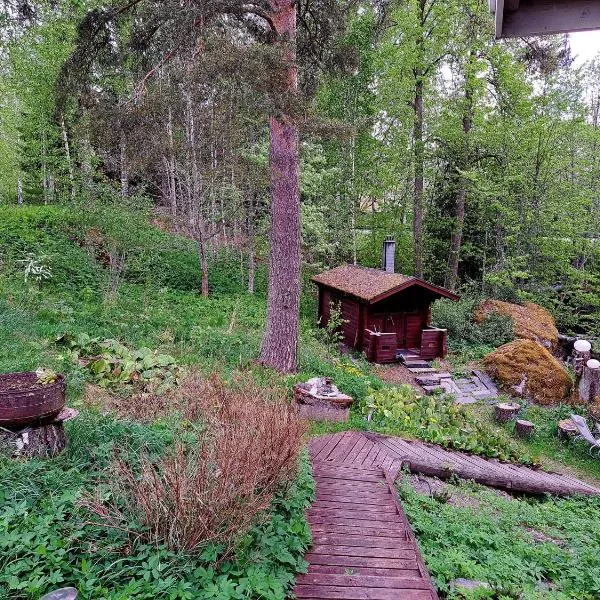 Peaceful riverside cottage with sauna，位于Myllykylä的酒店