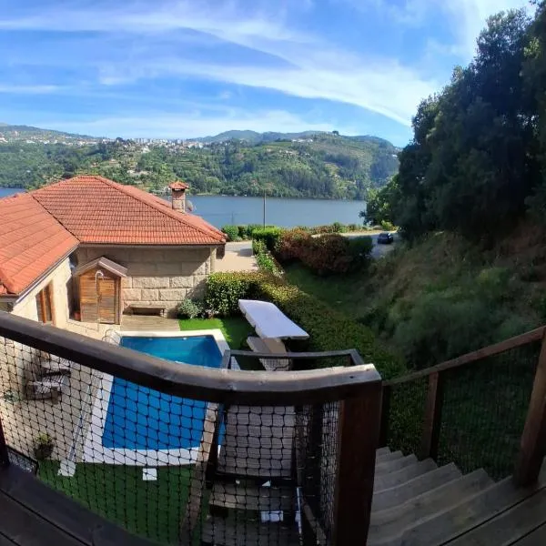 Private Pool Douro River View Villa，位于拜昂的酒店