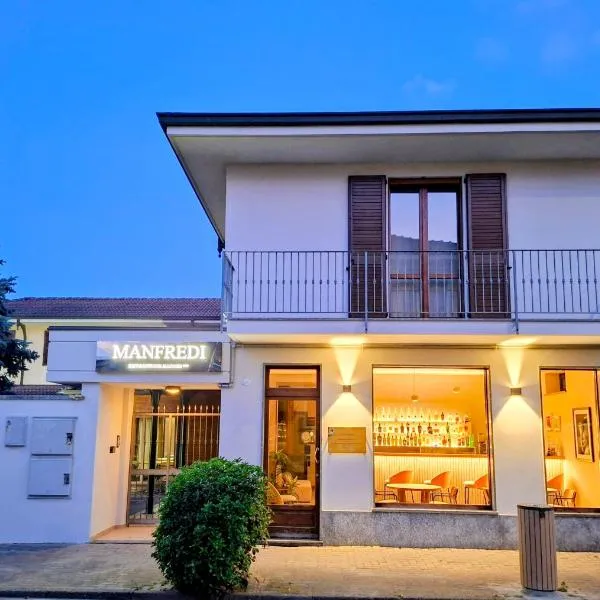 Manfredi ristorante con alloggio，位于Romentino的酒店