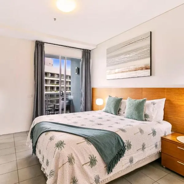 Resort-style Marina View Studio Near the Boardwalk，位于凯恩斯的酒店