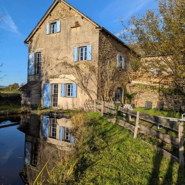 Saisonnée - Gîtes de Charme en Aveyron，位于Centrès的酒店
