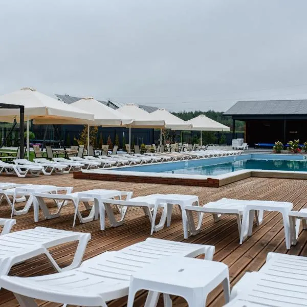 California Resort and SPA，位于Novoyavorivsk的酒店