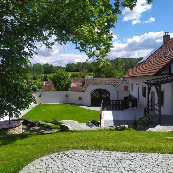 Statek Český Dvůr，位于Postupice的酒店