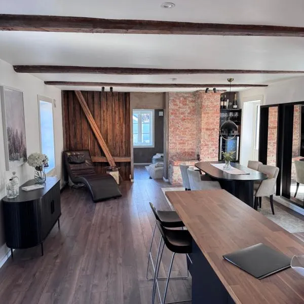 Stilfull og urban leilighet i Tønsberg sentrum m gratis parkering，位于滕斯贝格的酒店