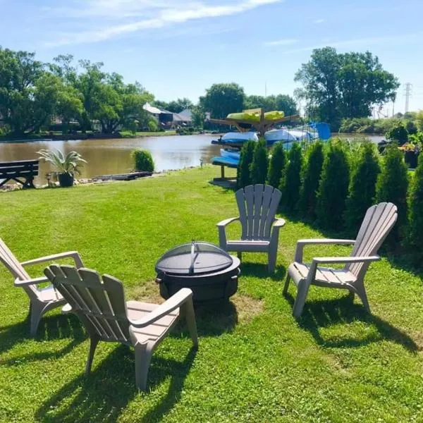 2 bedroom GetawayLake St Claire, Canadakayak，位于Belle River的酒店