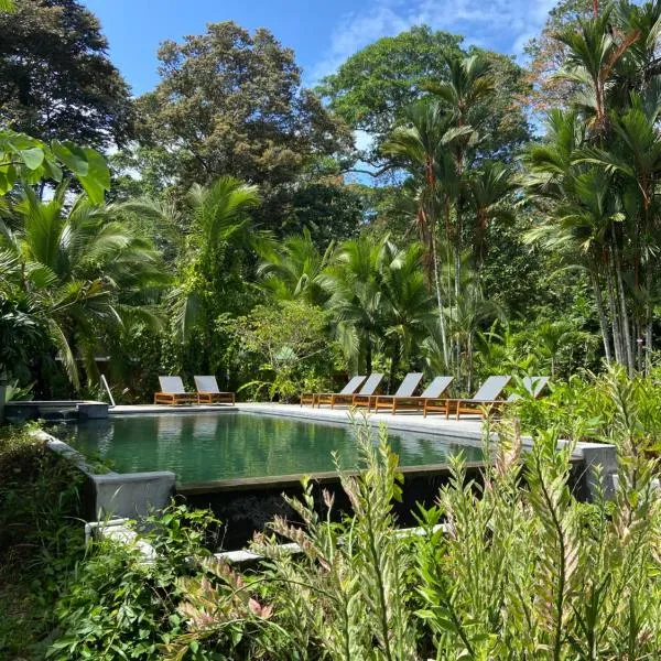 Passion Fruit Lodge，位于卡维塔的酒店