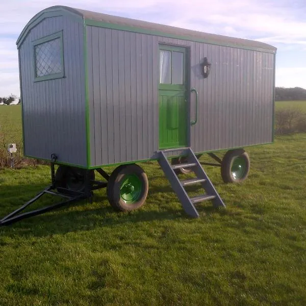 Shrublands Farm Shepherd's Hut，位于Sidestrand的酒店