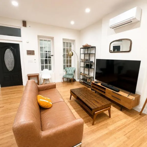 The Heights Haven, Spacious 6 Bedrooms Townhouse with Patio，位于纽约的酒店