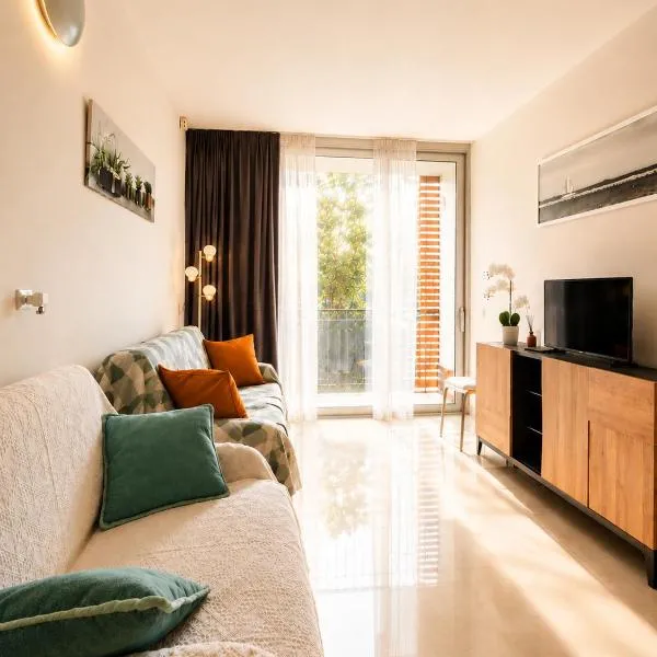Apartment Mare45 - 10 minutes walk from the beach with one private ombrella and three sun-beds，位于伊拉克里亚马勒的酒店