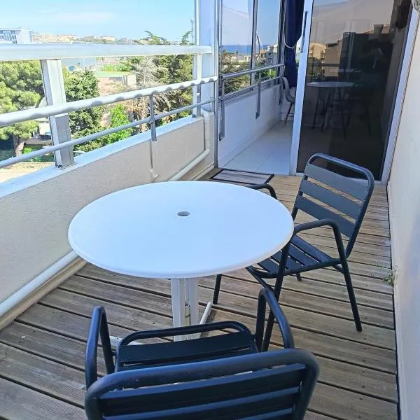 studio cabine vue sur mer，位于塞特港的酒店