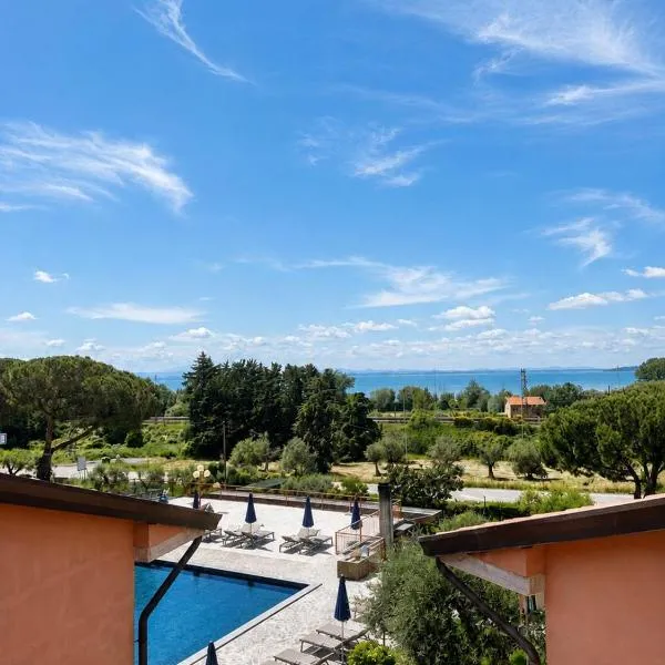 Hotel Ristorante Il Gabbiano，位于特拉西梅诺湖畔帕西尼亚诺的酒店