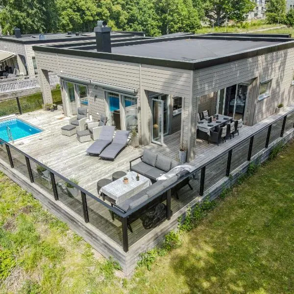 Nybyggt hus med privat pool, 3 sovrum och 2 badrum på Öland，位于博里霍尔姆的酒店