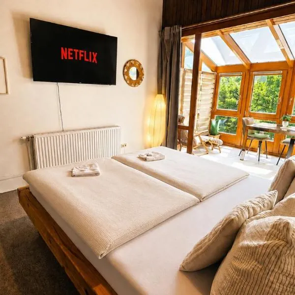 Mountain View Room mit sonnigem Wintergarten，位于Dietmannsdorf bei Trieben的酒店
