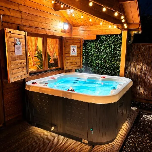 Rustic Western Ranch House with private garden and jacuzzi between Amsterdam Haarlem and Schiphol Airport，位于Vijfhuizen的酒店