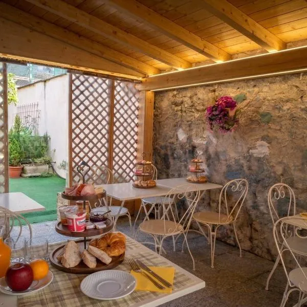 B&B near Lake Como - Close to train & bus - Breakfast included，位于瓦尔玛德雷拉的酒店