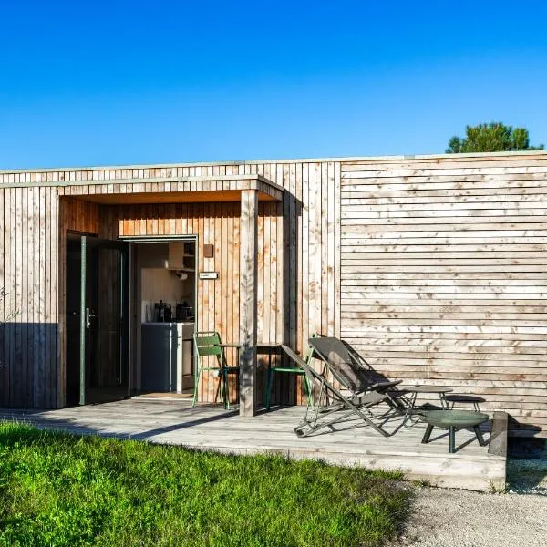 Vineyard Cabins at Château Puynard，位于Berson的酒店