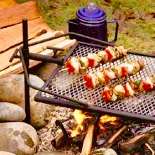 Camp Squid Off The Grid，位于Benzonia的酒店