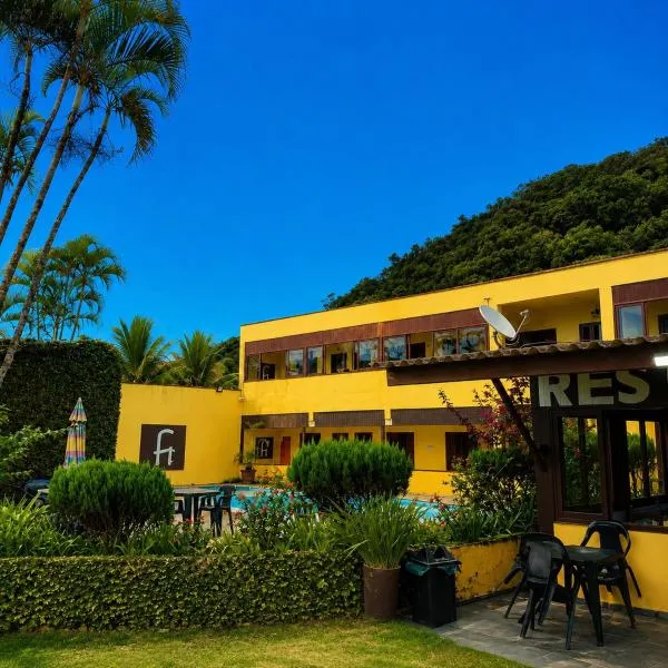 Pousada Cantinho do Mar - pé na areia，位于瓜鲁雅的酒店