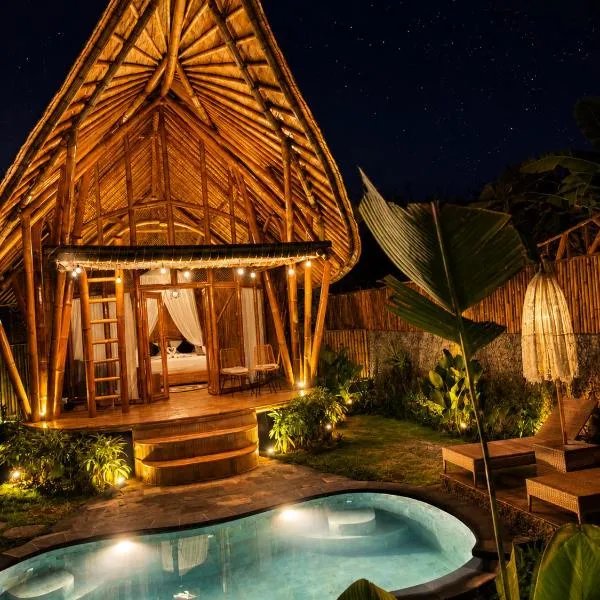 Raka Rai Bamboo Villa - Private Pool with Mount Agung View，位于Selat的酒店