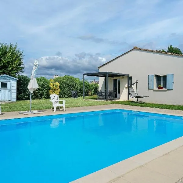 Le Cocon Taillonais avec piscine，位于Saint-Ciers-du-Taillon的酒店