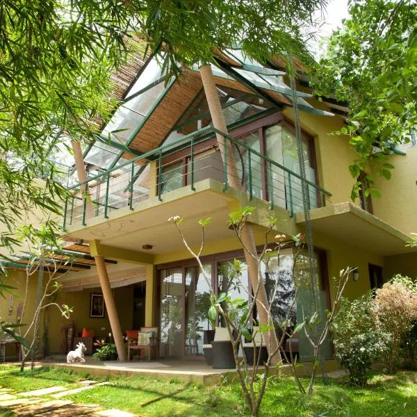 Waterwoods Lodge Kabini，位于Begūr的酒店