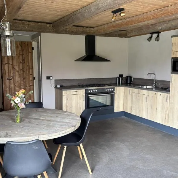 Landelijk logeren op een rustige locatie,位于Lippenhuizen的酒店