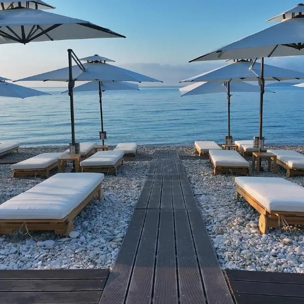 Ionian Crown Suites in Barbati，位于巴尔巴蒂的酒店