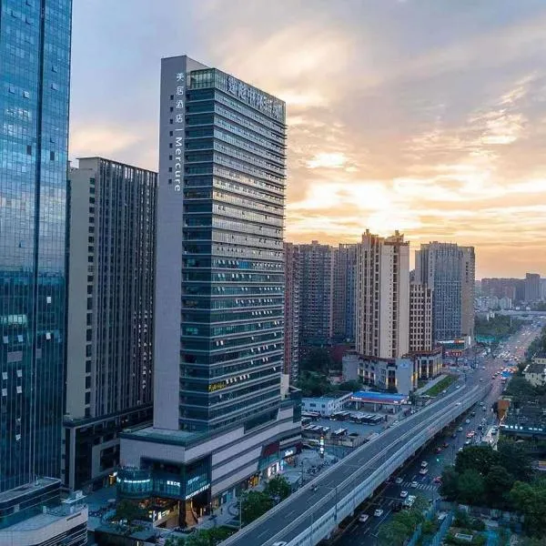 成都成华东郊记忆美居酒店，位于成都的酒店