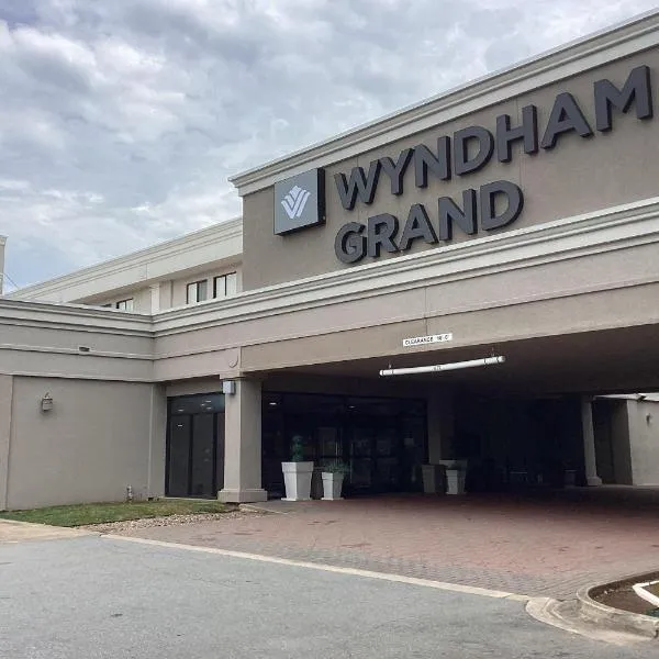 小岩城机场会议中心假日酒店，位于小石城的酒店