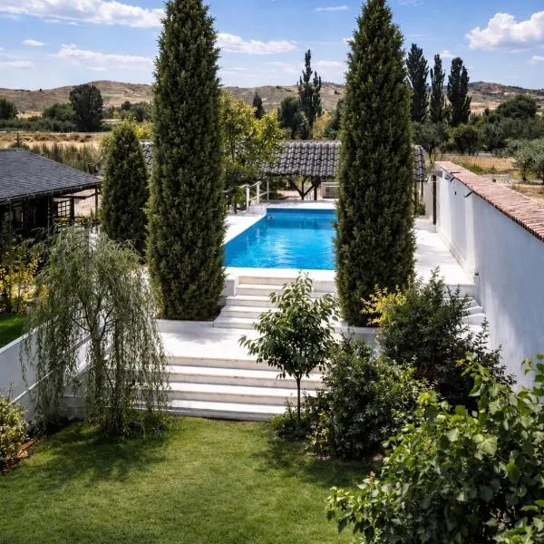 heart & ponie - Retiro Rural Privado con Piscinas，位于钦琼的酒店