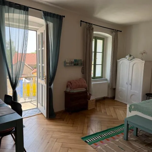 Oldskůl Café&Apartments，位于Orlík的酒店