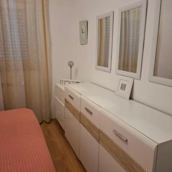 Apartman Natali，位于Buzdohanj的酒店