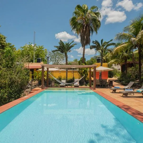 The Pickled Onion Hotel & Restaurant Uxmal，位于Santa Elena的酒店