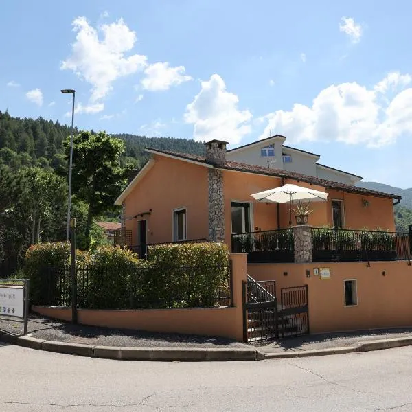La Genziana - villino con parcheggio privato,位于波波利的酒店