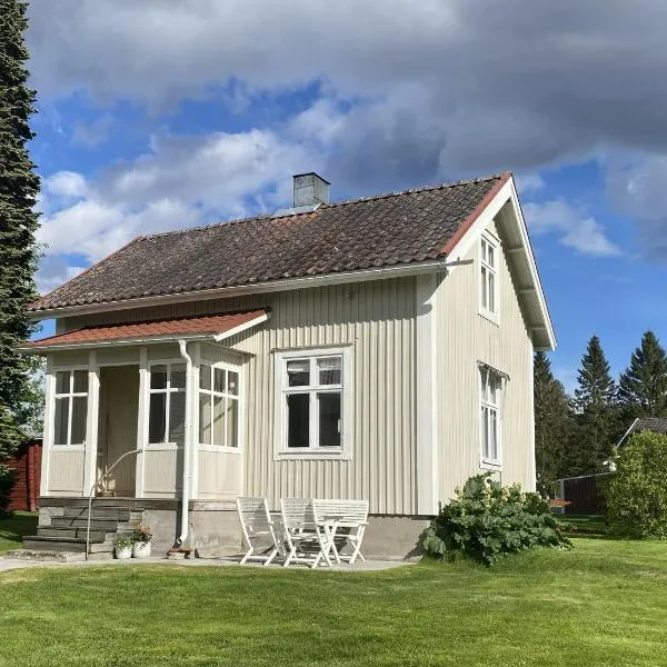 Charmig stuga på bondgård，位于Norrfjärden的酒店