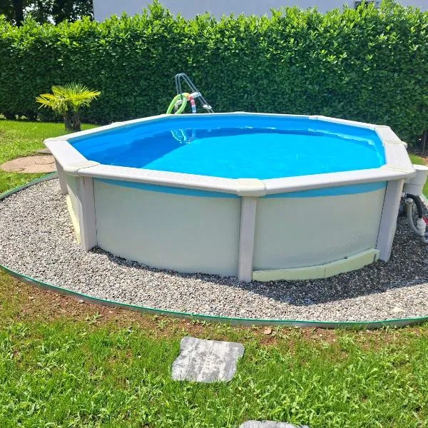 Villa con Piscina tra Como e Milano WiFi e Parcheggio，位于Carbonate的酒店