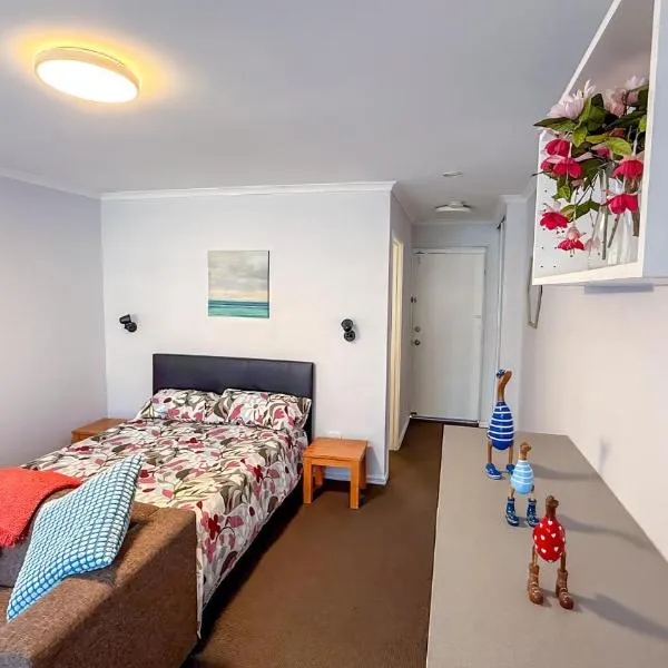 Mandurah Coastal Studio - Pool Outlook，位于曼哲拉的酒店