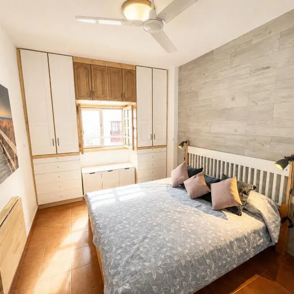 Tenerife candelaria vacaciones, quiet apartment near the ocean and local food spots and coastal walks, FAST WIFI，位于坎德拉里亚的酒店