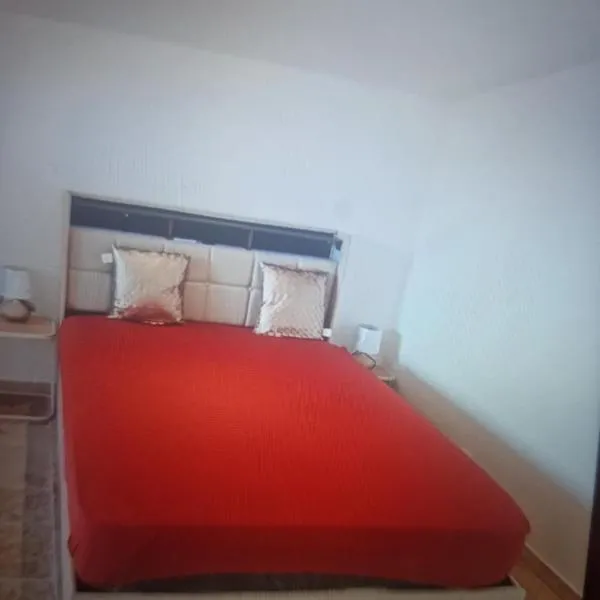 Petit appartement avec jacuzzi,位于Bédarrides的酒店