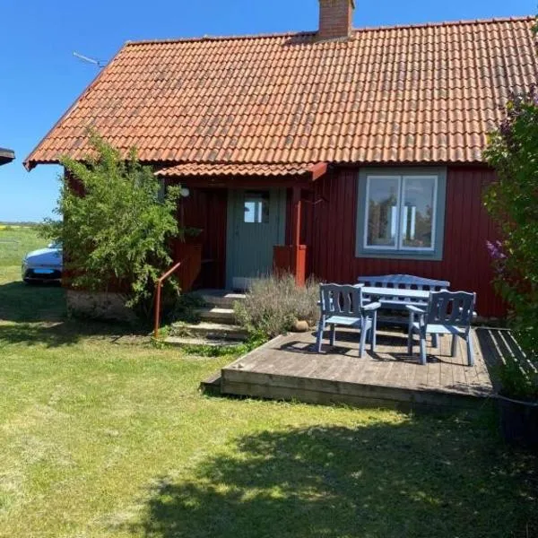 Charmig stuga i Mörbylånga på Öland，位于摩尔比兰加的酒店