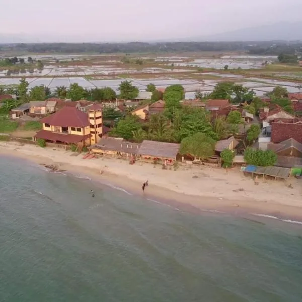 Omah Laut Bondo Jepara - by the beach, direct view of the sea, great base for water sports，位于Margokerto的酒店