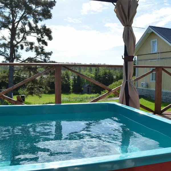 Tiny House with Private Sauna & Hot Tub near Archipelago Trail，位于Taivassalo的酒店
