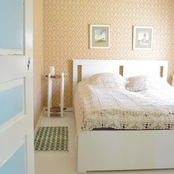 Cozy 200-Year-Old Cottage with Sauna near the Archipelago Trail，位于Taivassalo的酒店