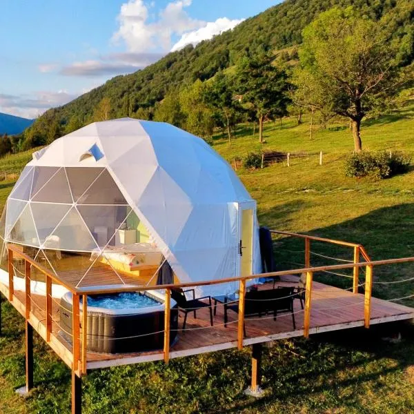 Starry Dome - Manta's Retreat Glamping Cornereva,位于Cornereva的酒店